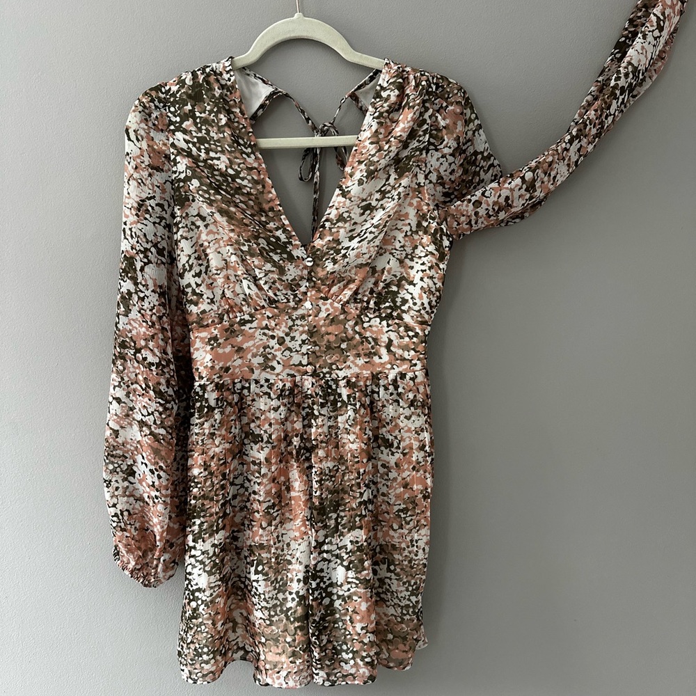 Express Elegant Multicolor Long Sleeve V-Neck Romper Dress